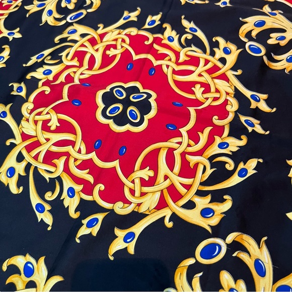 VERSACE SCRAF - Picture 6 of 11